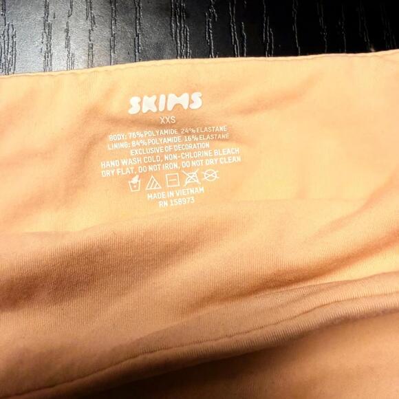 SKIMS Fits Everybody Bandeau Bra Sand XXS Strapless Seamless Top NWT - Picture 5 of 5